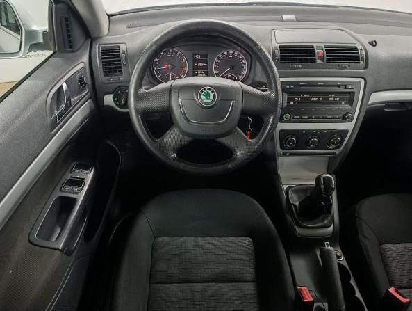 Skoda Octavia II (A5) Рестайлинг с пробегом 2012 года, цена 749 000 рублей, 230000 км, универсал, Автокод Объявления
