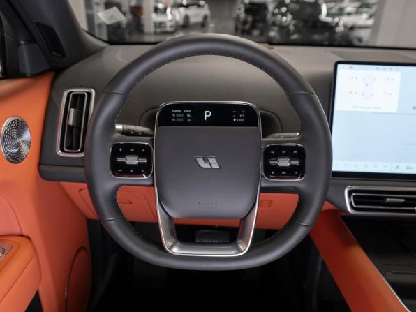 Li Auto (Lixiang) L9 I Рестайлинг с пробегом 2025 года, цена 9 300 000 рублей, 30 км, внедорожник, Автокод Объявления