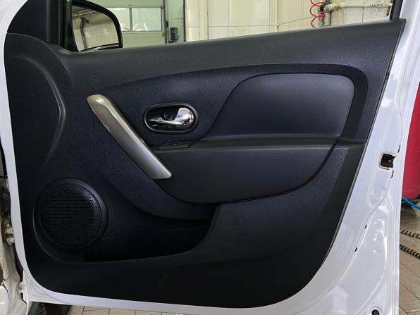 Renault Logan II с пробегом 2018 года, цена 865 000 рублей, 143769 км, седан, Автокод Объявления