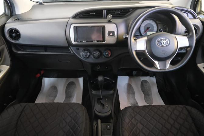 Toyota Vitz III (XP130) Рестайлинг с пробегом 2016 года, цена 1 129 000 рублей, 87000 км, хэтчбек, Автокод Объявления