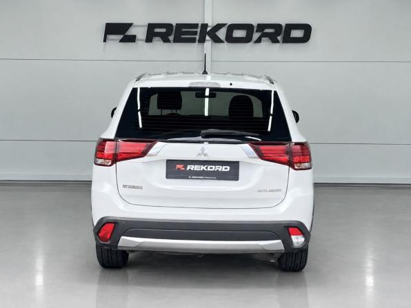 Mitsubishi Outlander III Рестайлинг 2 с пробегом 2015 года, цена 1 729 000 рублей, 179909 км, внедорожник, Автокод Объявления