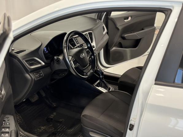 Hyundai Solaris II с пробегом 2019 года, цена 1 295 000 рублей, 105060 км, седан, Автокод Объявления