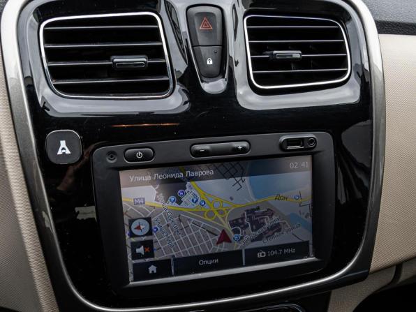 Renault Logan II с пробегом 2015 года, цена 649 000 рублей, 112222 км, седан, Автокод Объявления