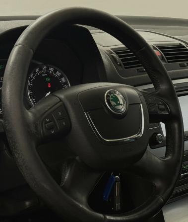 Skoda Octavia II (A5) Рестайлинг с пробегом 2012 года, цена 750 000 рублей, 252678 км, лифтбек, Автокод Объявления