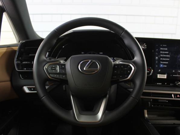 Lexus RX V с пробегом 2025 года, цена 7 870 000 рублей, 4800 км, внедорожник, Автокод Объявления