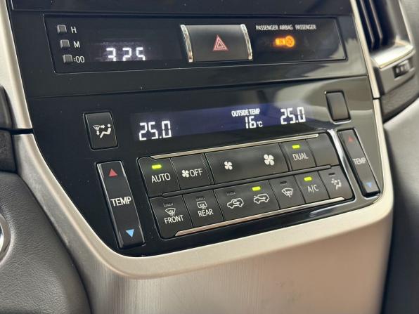 Toyota Land Cruiser 200 Series Рестайлинг 2 с пробегом 2016 года, цена 4 640 000 рублей, 185000 км, внедорожник, Автокод Объявления