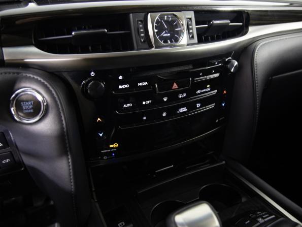 Lexus LX III Рестайлинг 2 с пробегом 2016 года, цена 5 999 000 рублей, 171742 км, внедорожник, Автокод Объявления
