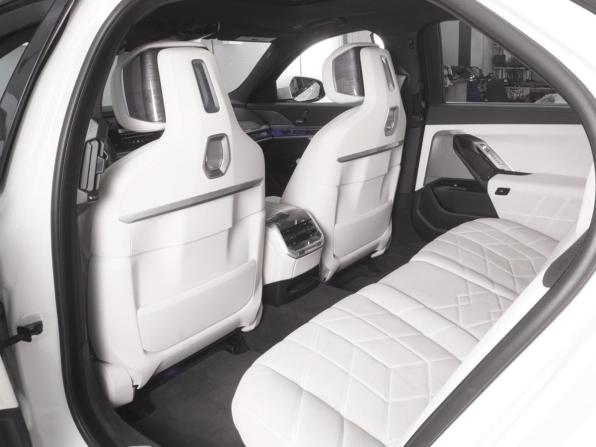 BMW 7 серии VII (G70) с пробегом 2022 года, цена 13 800 000 рублей, 35615 км, седан, Автокод Объявления