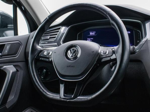 Volkswagen Tiguan II с пробегом 2018 года, цена 2 451 000 рублей, 127000 км, внедорожник, Автокод Объявления