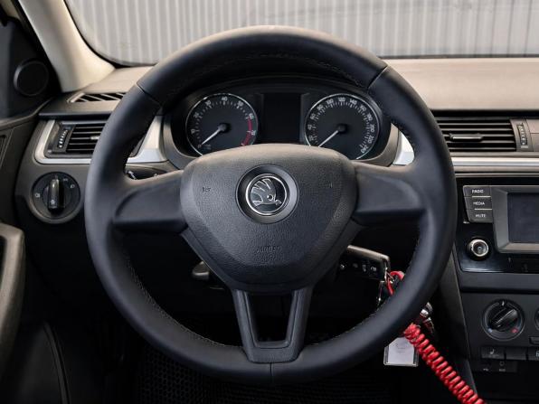 Skoda Rapid I с пробегом 2017 года, цена 897 000 рублей, 142061 км, лифтбек, Автокод Объявления