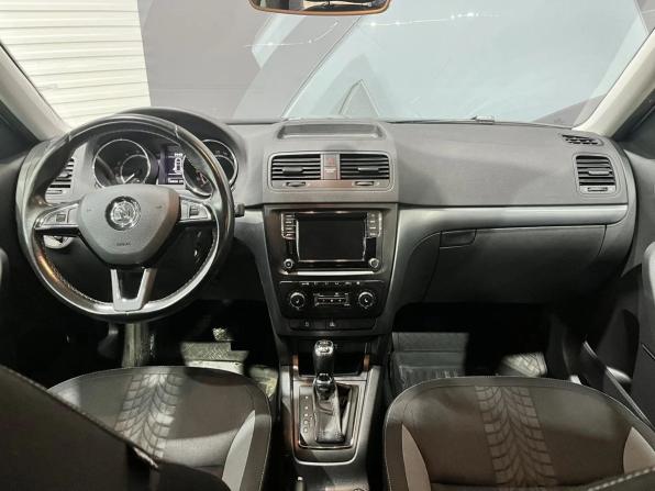 Skoda Yeti I Рестайлинг с пробегом 2017 года, цена 1 415 000 рублей, 164297 км, внедорожник, Автокод Объявления