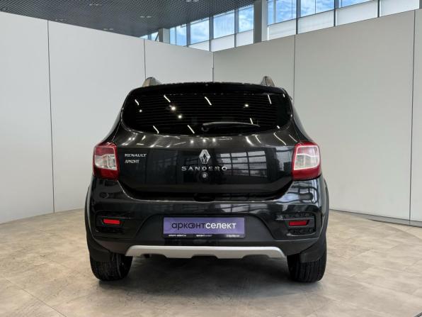 Renault Sandero II с пробегом 2015 года, цена 820 000 рублей, 94180 км, хэтчбек, Автокод Объявления