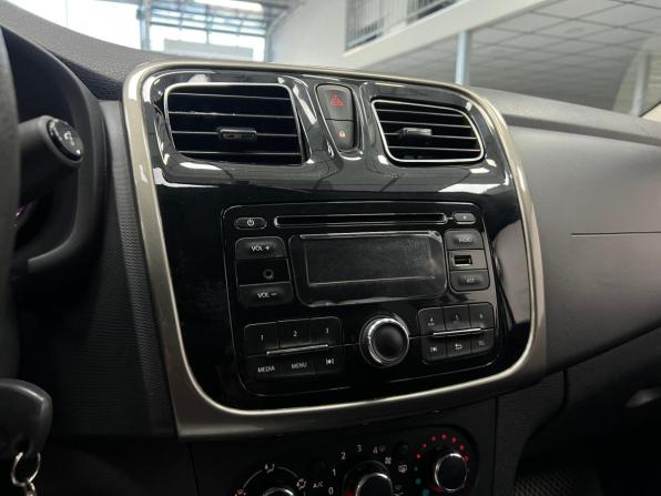 Renault Logan II с пробегом 2015 года, цена 630 000 рублей, 227000 км, седан, Автокод Объявления