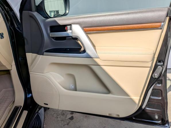 Toyota Land Cruiser 200 Series Рестайлинг 2 с пробегом 2016 года, цена 5 800 000 рублей, 140313 км, внедорожник, Автокод Объявления