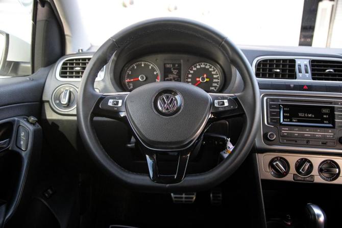 Volkswagen Polo V Рестайлинг с пробегом 2016 года, цена 1 050 000 рублей, 109000 км, седан, Автокод Объявления