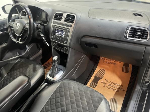 Volkswagen Polo V Рестайлинг с пробегом 2016 года, цена 1 000 000 рублей, 192943 км, седан, Автокод Объявления