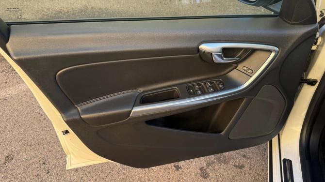 Volvo S60 II Рестайлинг с пробегом 2015 года, цена 979 000 рублей, 168127 км, седан, Автокод Объявления