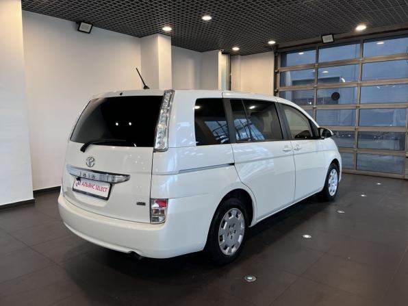 Toyota ISis I Рестайлинг с пробегом 2015 года, цена 1 270 000 рублей, 199321 км, компактвэн, Автокод Объявления