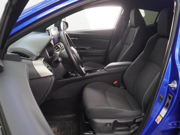 Toyota C-HR I Рестайлинг с пробегом 2019 года, цена 2 229 000 рублей, 135353 км, внедорожник, Автокод Объявления