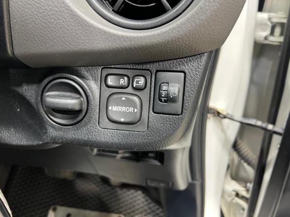 Toyota Vitz III (XP130) Рестайлинг с пробегом 2016 года, цена 855 000 рублей, 162000 км, хэтчбек, Автокод Объявления