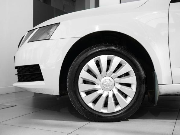 Skoda Octavia III (A7) Рестайлинг с пробегом 2019 года, цена 1 228 000 рублей, 208018 км, лифтбек, Автокод Объявления
