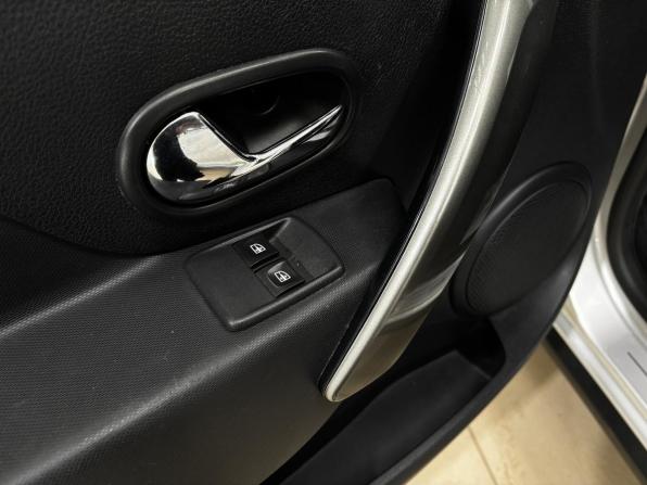 Renault Sandero II с пробегом 2016 года, цена 900 000 рублей, 105913 км, хэтчбек, Автокод Объявления