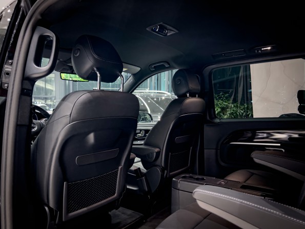 Mercedes-Benz V-Класс III (W447) Рестайлинг с пробегом 2023 года, цена 15 600 000 рублей, 34 км, минивэн, Автокод Объявления