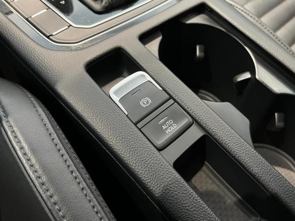 Volkswagen Passat B8 Рестайлинг с пробегом 2019 года, цена 2 120 000 рублей, 320253 км, универсал, Автокод Объявления