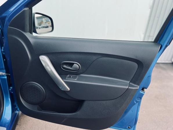 Renault Sandero II Рестайлинг с пробегом 2021 года, цена 1 380 000 рублей, 15000 км, хэтчбек, Автокод Объявления
