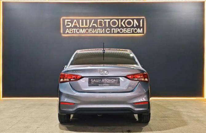 Hyundai Solaris II с пробегом 2017 года, цена 1 359 000 рублей, 73049 км, седан, Автокод Объявления