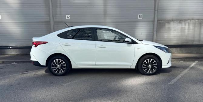 Hyundai Solaris II Рестайлинг с пробегом 2021 года, цена 1 349 000 рублей, 50713 км, седан, Автокод Объявления
