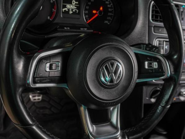 Volkswagen Polo V Рестайлинг с пробегом 2018 года, цена 1 339 000 рублей, 106350 км, седан, Автокод Объявления