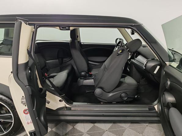 Mini Clubman I Рестайлинг с пробегом 2011 года, цена 1 079 000 рублей, 124566 км, хэтчбек, Автокод Объявления