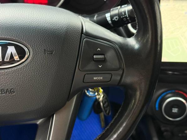 Kia Rio III Рестайлинг с пробегом 2015 года, цена 885 000 рублей, 98101 км, седан, Автокод Объявления