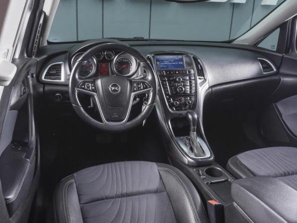 Opel Astra J Рестайлинг с пробегом 2013 года, цена 1 040 000 рублей, 122006 км, седан, Автокод Объявления