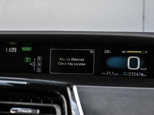 Toyota Prius IV (XW50) с пробегом 2017 года, цена 1 699 000 рублей, 232478 км, лифтбек, Автокод Объявления