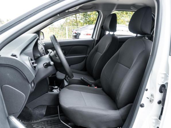 Renault Logan II Рестайлинг с пробегом 2019 года, цена 1 017 600 рублей, 32157 км, седан, Автокод Объявления