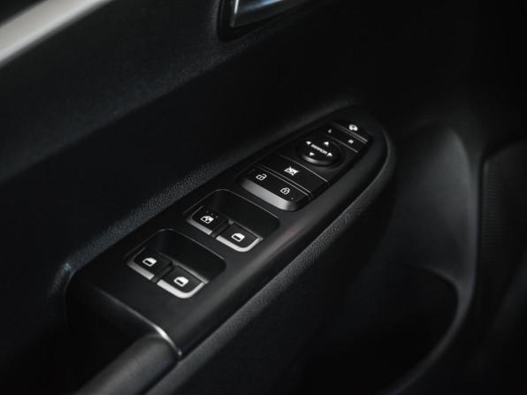 Kia Rio IV Рестайлинг с пробегом 2021 года, цена 2 099 000 рублей, 19692 км, хэтчбек, Автокод Объявления