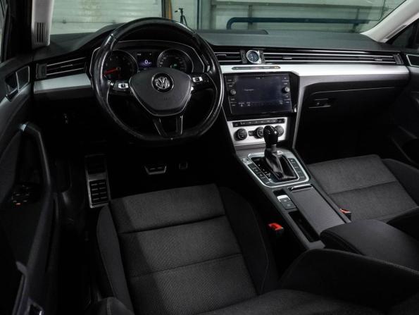Volkswagen Passat B8 с пробегом 2017 года, цена 1 674 000 рублей, 193730 км, седан, Автокод Объявления
