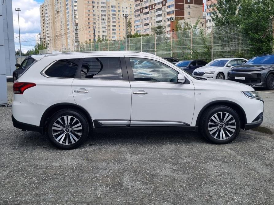 Mitsubishi Outlander III Рестайлинг 3 Екатеринбург  - изображение 8