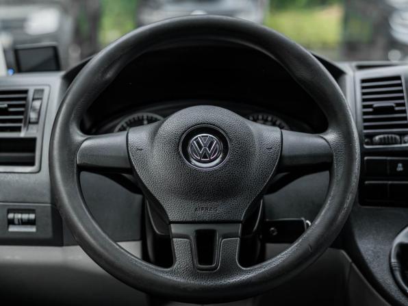 Volkswagen Caravelle T5 Рестайлинг с пробегом 2013 года, цена 1 906 000 рублей, 298989 км, минивэн, Автокод Объявления