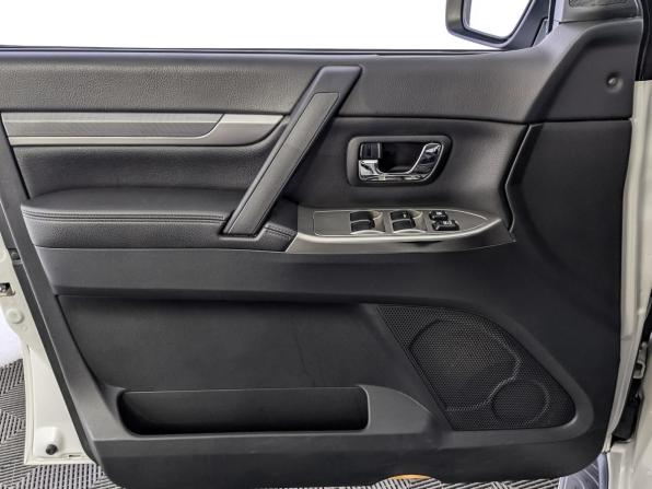 Mitsubishi Pajero IV Рестайлинг 2 с пробегом 2018 года, цена 2 900 000 рублей, 142613 км, внедорожник, Автокод Объявления