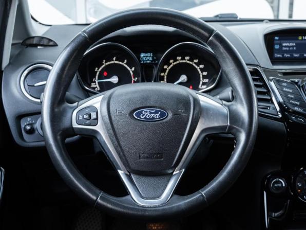 Ford Fiesta Mk6 Рестайлинг с пробегом 2015 года, цена 1 098 000 рублей, 30256 км, хэтчбек, Автокод Объявления