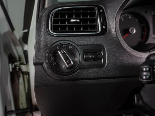Volkswagen Polo V Рестайлинг с пробегом 2018 года, цена 1 229 000 рублей, 183827 км, седан, Автокод Объявления