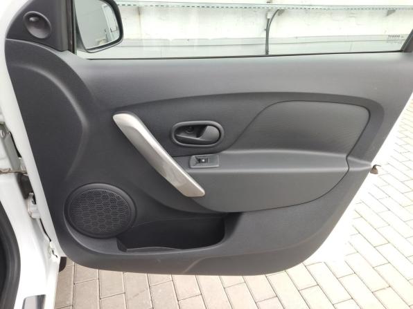 Renault Sandero II с пробегом 2016 года, цена 950 000 рублей, 69000 км, хэтчбек, Автокод Объявления
