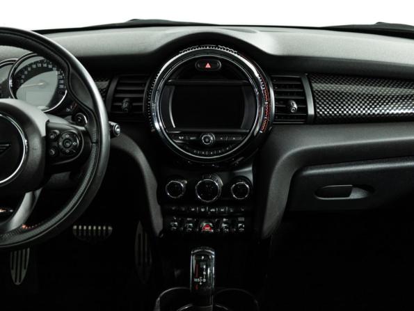 Mini Hatch III (F55/F56) Рестайлинг с пробегом 2018 года, цена 2 699 700 рублей, 110000 км, хэтчбек, Автокод Объявления
