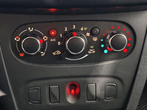 Renault Logan II с пробегом 2015 года, цена 795 000 рублей, 112766 км, седан, Автокод Объявления