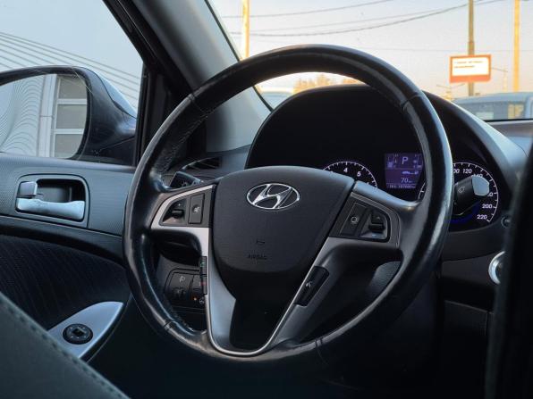 Hyundai Solaris I Рестайлинг с пробегом 2016 года, цена 1 300 000 рублей, 107080 км, седан, Автокод Объявления