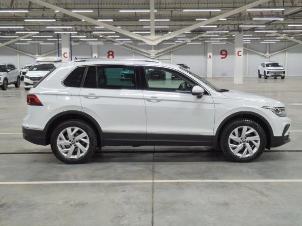 Volkswagen Tiguan II Рестайлинг с пробегом 2021 года, цена 2 660 000 рублей, 50562 км, внедорожник, Автокод Объявления