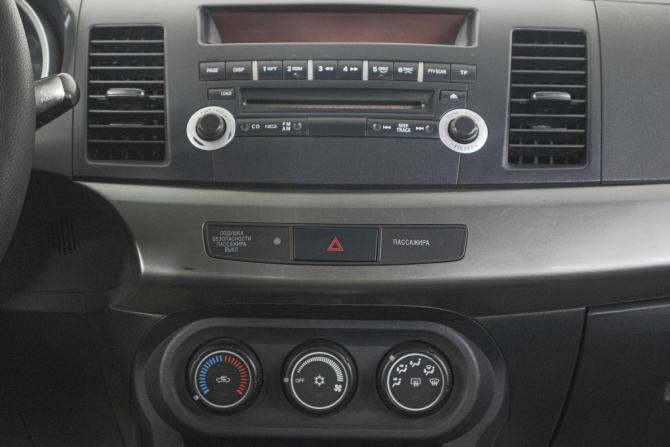 Mitsubishi Lancer X Рестайлинг с пробегом 2012 года, цена 989 000 рублей, 186168 км, седан, Автокод Объявления